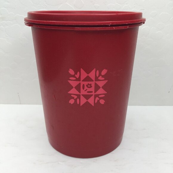 Vintage Rare Tupperware Servalier Red Tulip Quilt Container Sunburst Lid 811-13 - Picture 1 of 13